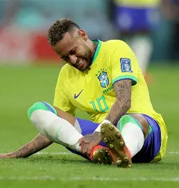 Soccer Knee Pain in World Cup Qualifiers: Causes, Prevention, and Recovery